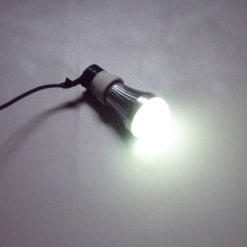 Ampoule LED E27 RVB et blanc 806 lm à intensité variable avec télécommande, LED SMD