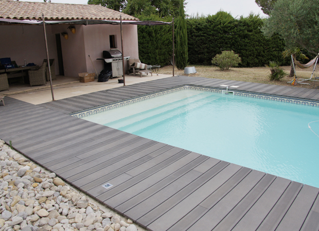 Spots led à encastrer sur le pourtour de piscine